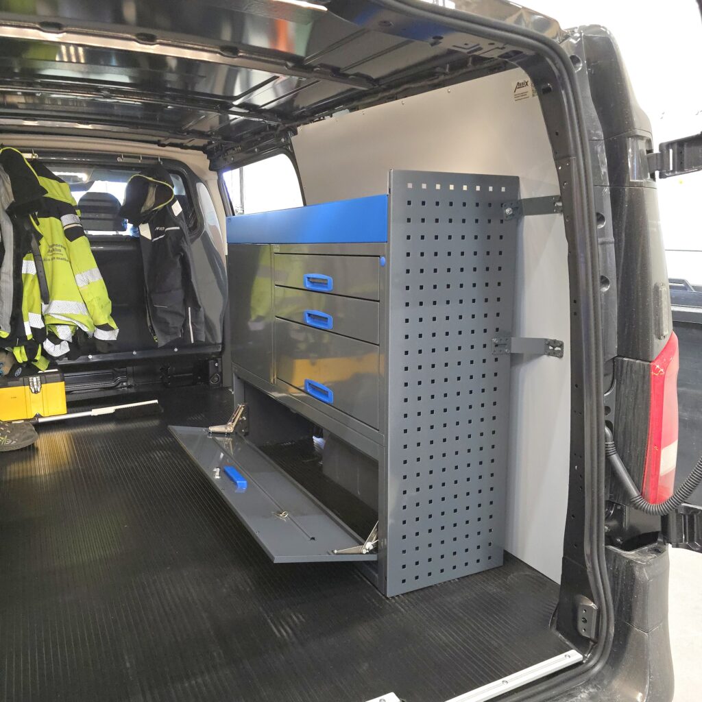 127 cm hyllykkö / laatikosto Mercedes-Benz Vito oikealle sivulle