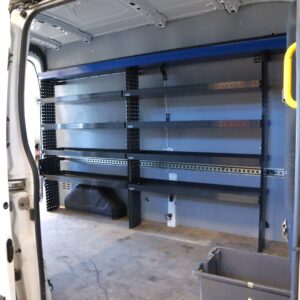 260 cm pakettiauton hylly korkeus 150 cm Ford Transit L3H3 pakettiauton vasemmalla sivuseinällä