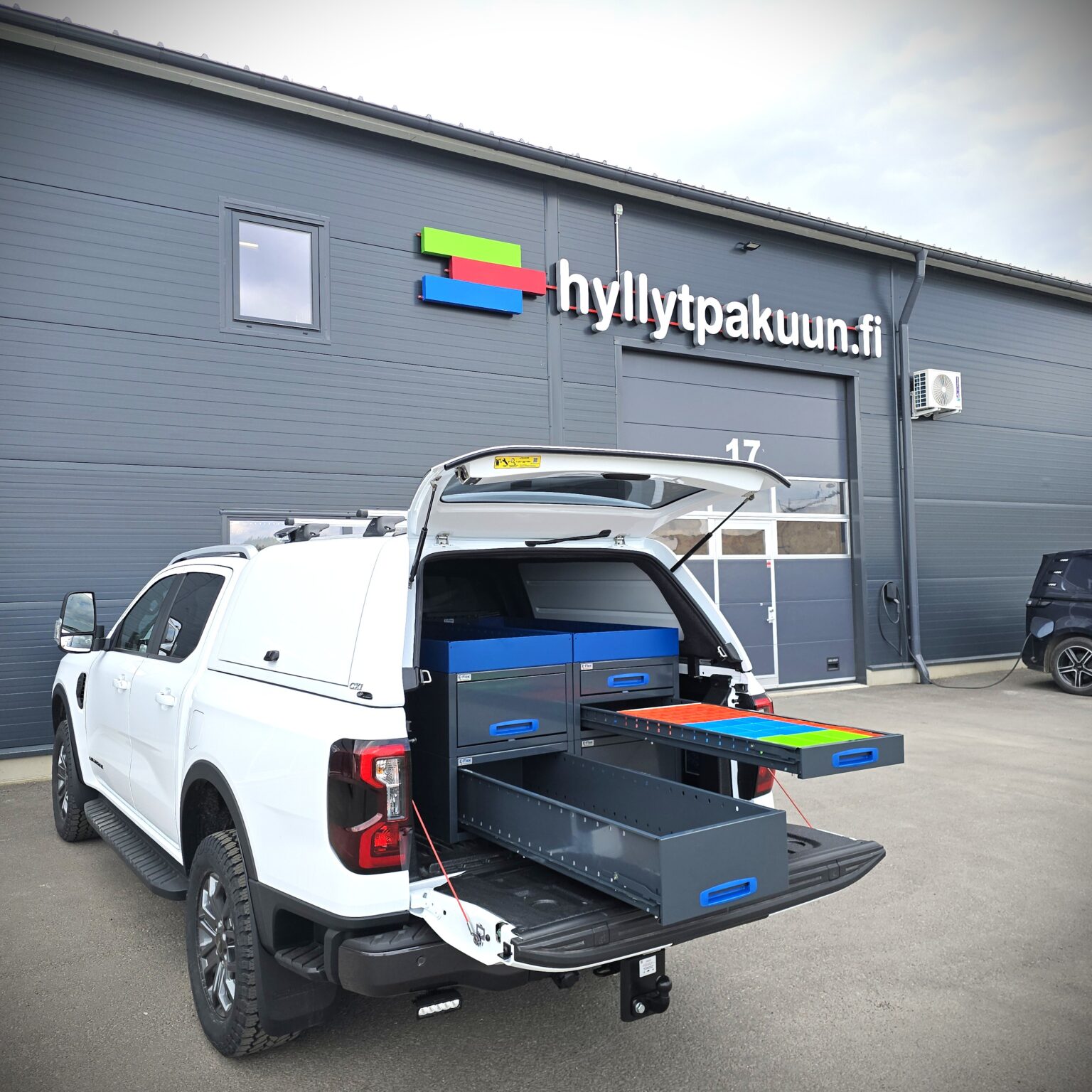 Ford Ranger pitkät vetolaatikot lavalla