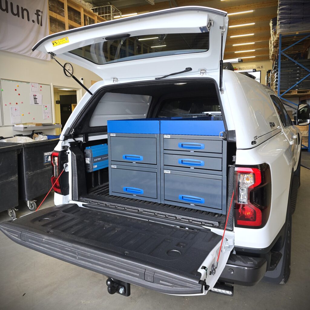 Ford Ranger huoltoauto varusteltuna