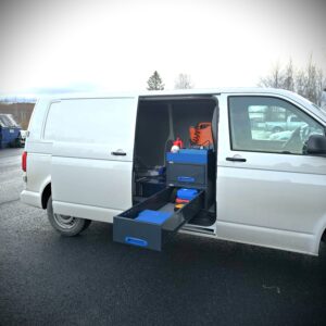 Pitkä vetolaatikosto transporteriin