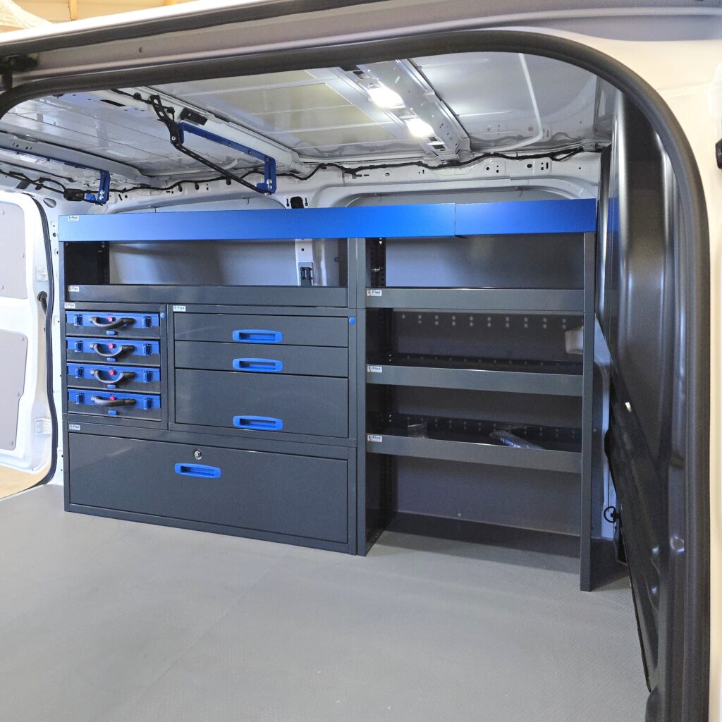 205 cm pakettiauton hyllykkö laatikosto salkuilla korkeus 120 cm Transporter T7 lyhyt