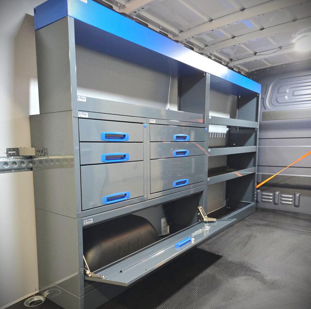 254 cm pakettiauton hyllykkö laatikosto vetolaatikoilla korkeus 144 cm mb sprinter