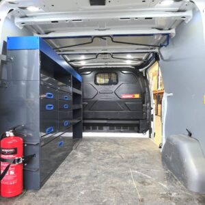 Kaksi tikastelinettä pakettiautossa Ford Transit Custom katolla