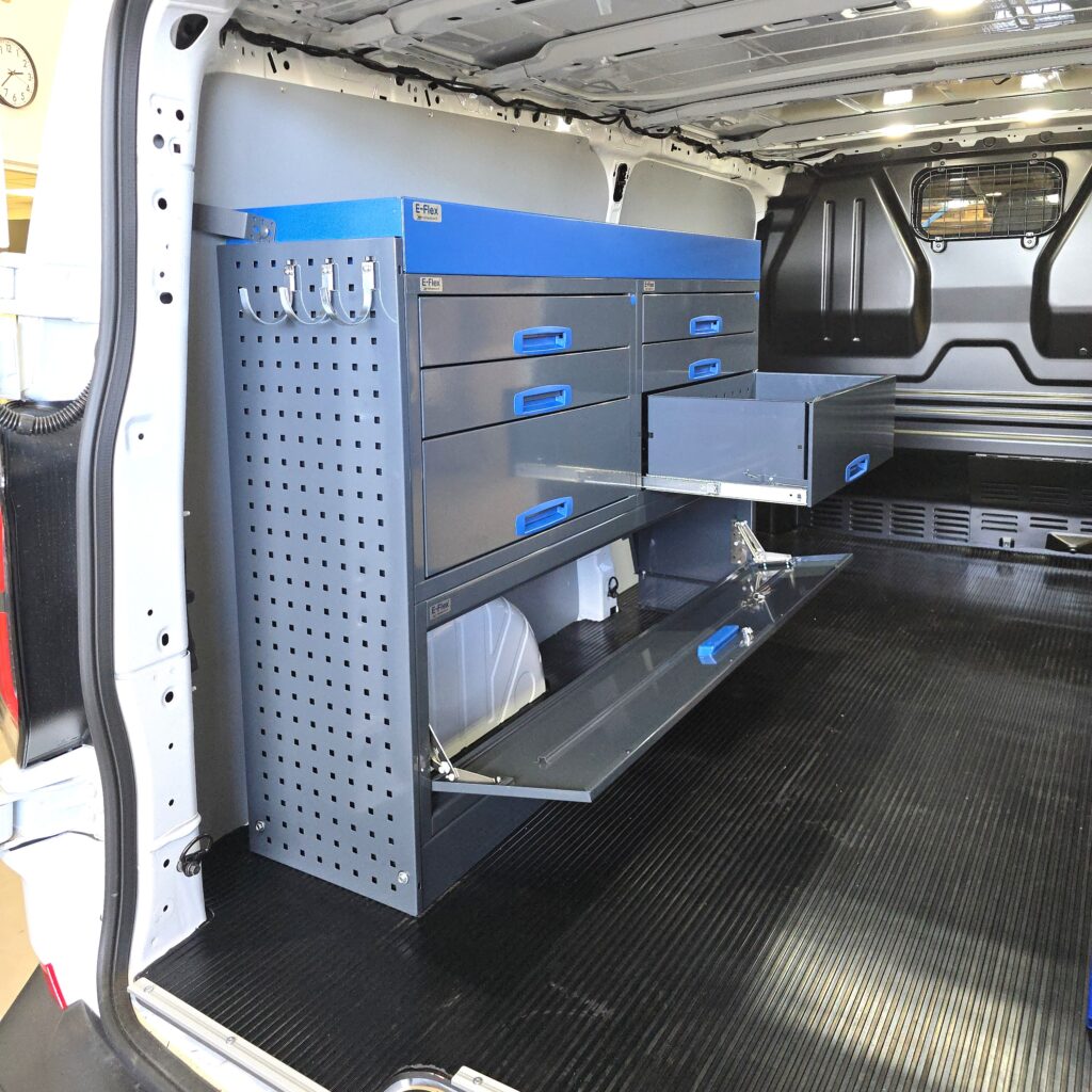 152 cm vetolaatikollinen pakettiauton hylly sähköisessä Ford Transit Custom L2H1 -mallissa