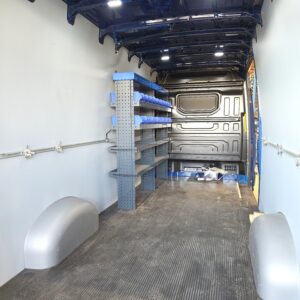VW Crafter pakettiauton hyllyt