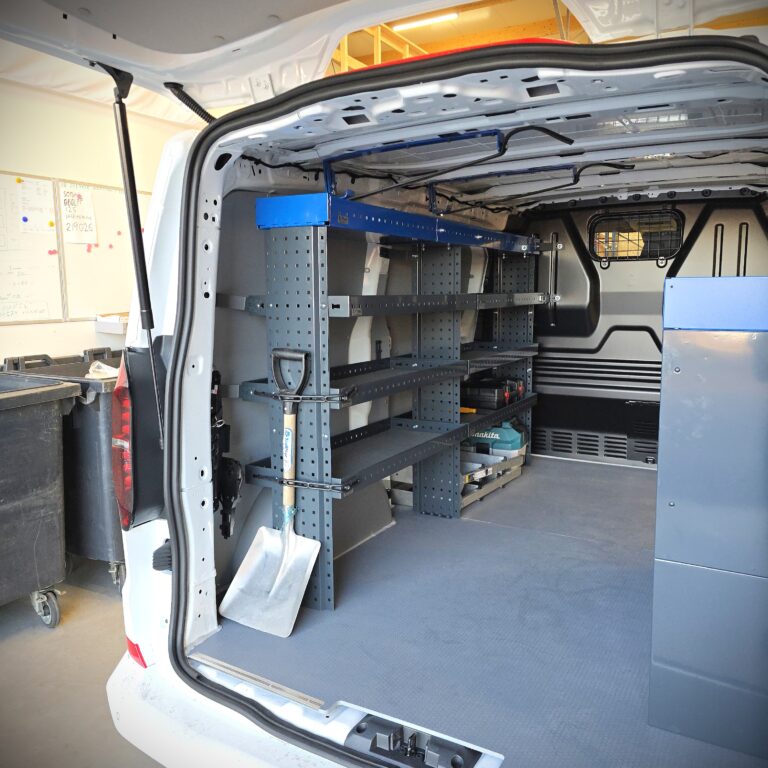 Volkswagen Transporter T7 huoltoauton vasemman sivuseinän 200 cm pakettiauton avohylly huoltoasentajan käyttöön