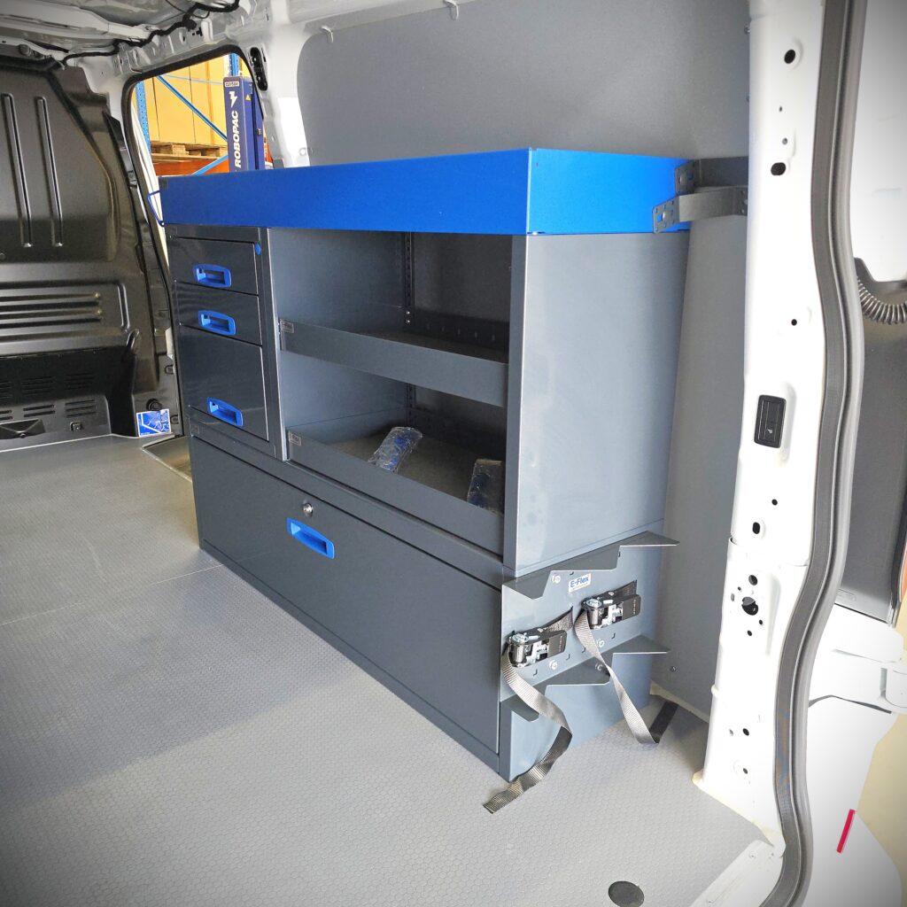 127 cm pakettiauton hyllykkö laatikosto avohyllyillä korkeus 96 cm Volkswagen Transporter T7
