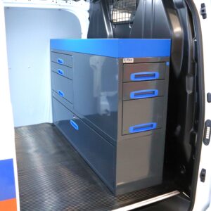 152 cm päädystä aukeava hyllykkö / laatikosto vetolaatikoilla