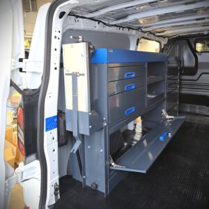 Ford Transit Custom 152 cm päädystä aukeava pakettiauton hyllykkö laatikostolla ja avohyllyillä korkeus 107 cm