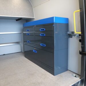 MAN retkeilyauto hyllyt