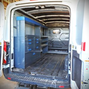 304 cm E-Flex pakettiauton hyllykkö laatikoilla ja avohyllyillä Ford Transit L3:n pitkällä sivuseinällä