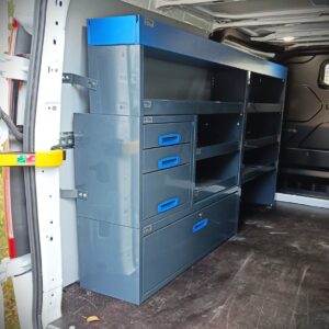 230 cm leveä E-Flex-kaluste vetolaatikoilla ja avohyllyillä Ford Transit Custom L2:ssa