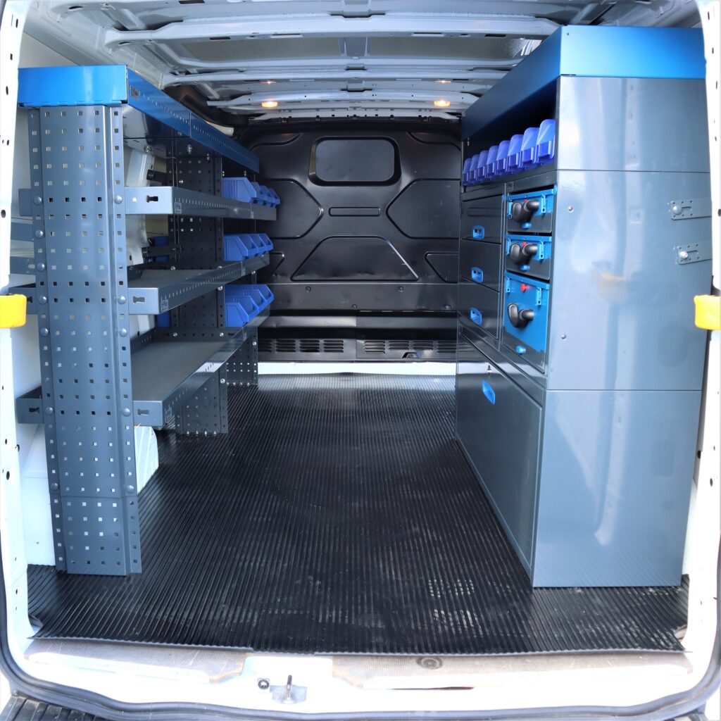 Ford Transit Custom pakettiauton hyllyt