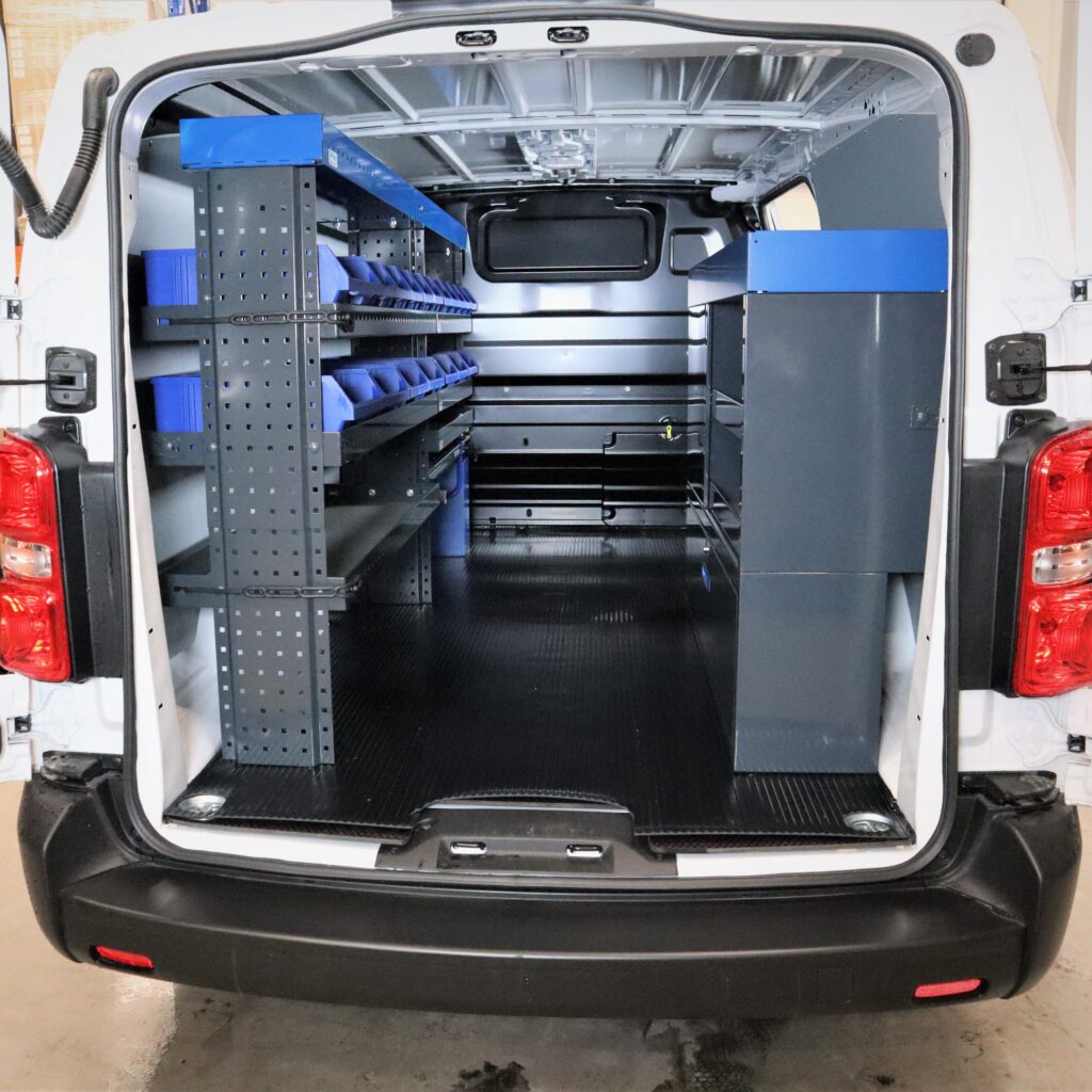 Toyota Proace pakettiauton hyllyt