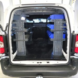 Toyota proace city hyllyt pakettiautoon