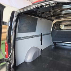 450 mm työkalutaulu Mercedes-Benz Viton seinällä