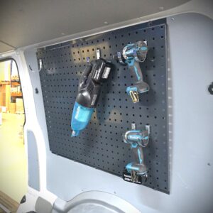 työkalutaulu pakettiautossa makita