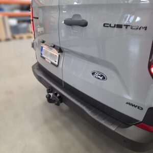 Ford Transit Custom takapuskurinsuoja muovi musta