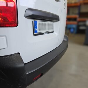 Opel Vivaro puskurinsuoja takapuskuriin, sopii myös Toyota Proace, Citroen Jumpy ja Peugeot Expert