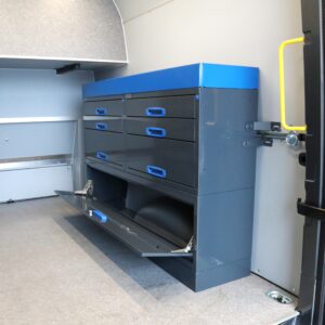 Man TGE pakettiauton hyllyt