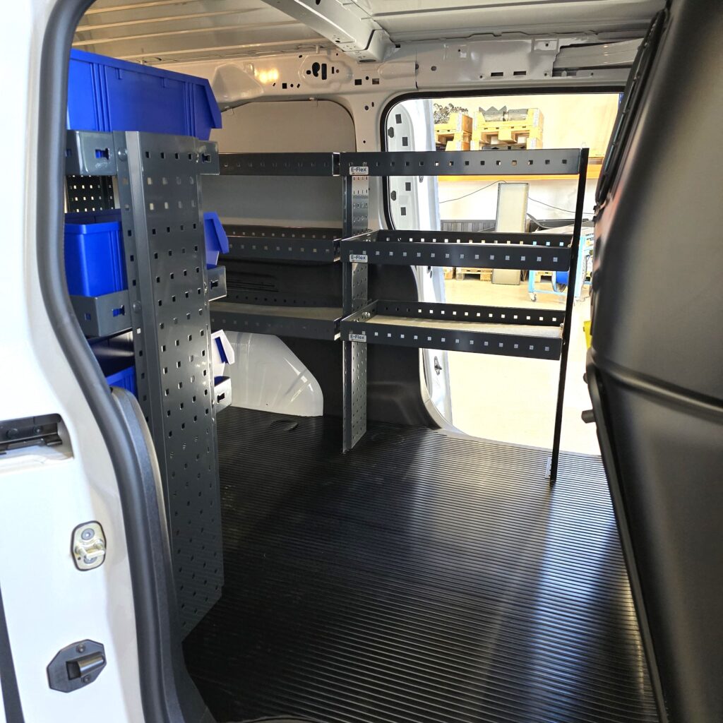 Opel Combo pakettiauton hylly