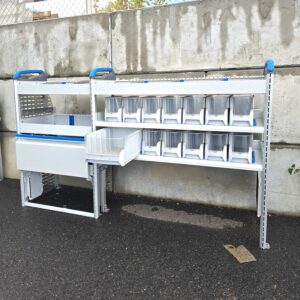 Sortimo hyllyjärjestelmä pakettiautoon luukulla