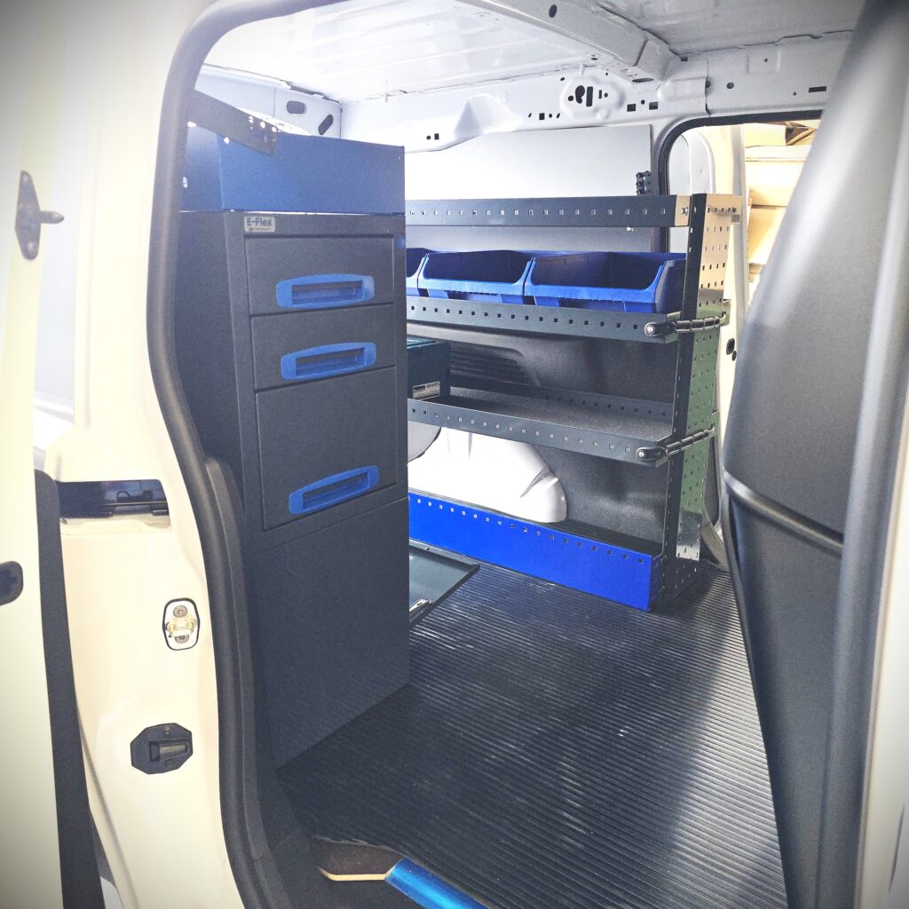 100 cm pakettiauton hyllykkö vetolaatikoilla Toyota Proace Cityyn, korkeus 96 cm