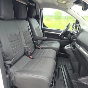 Opel Vivaro istuinsuojat etuistuimiin asennettuna – sopivat myös Toyota Proace, Peugeot Expert, Citroën Jumpy ja Fiat Scudo