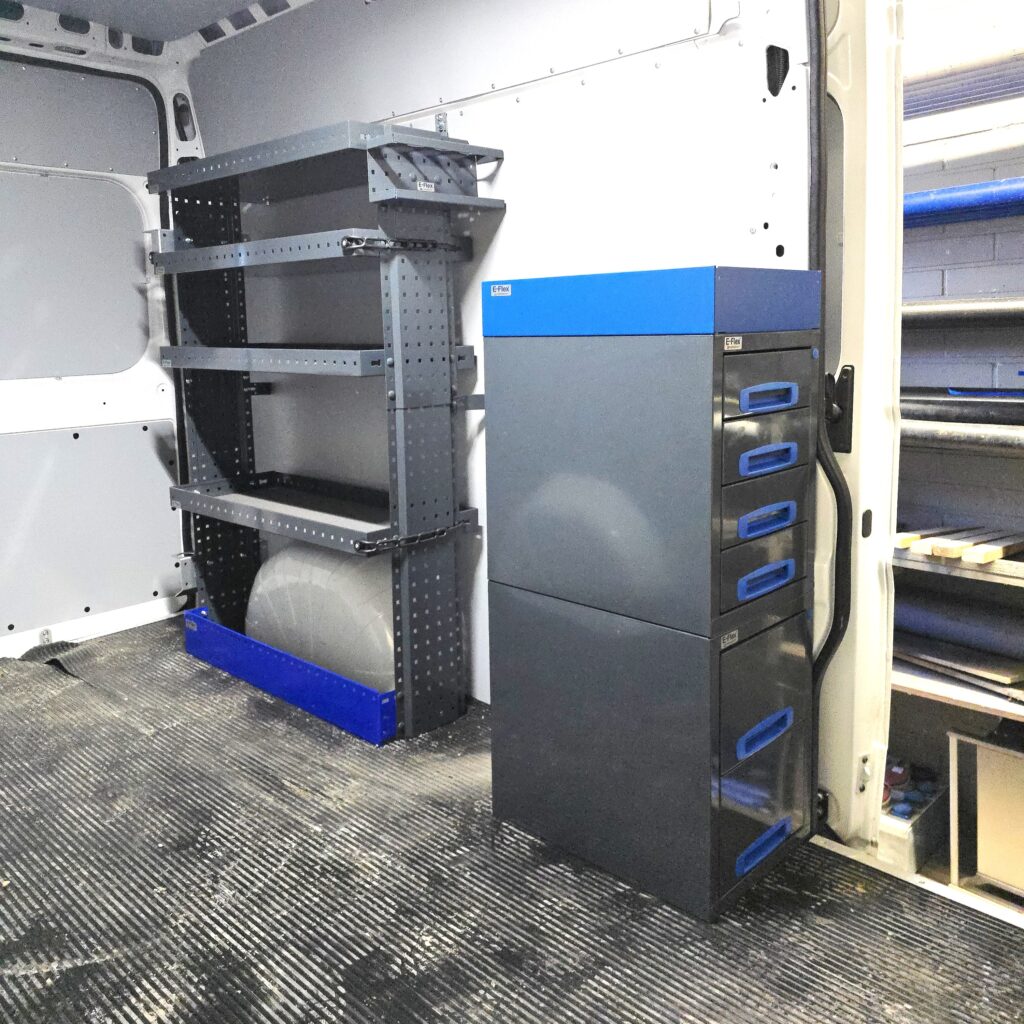 150 cm päädystä aukeava pakettiauton hyllykkö laatikosto korkeus 120 cm Toyota Proace Max