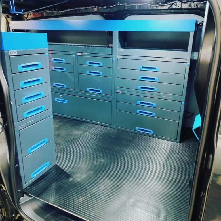 36 cm päädystä aukeava vetolaatikosto korkeus 107 cm Ford Custom