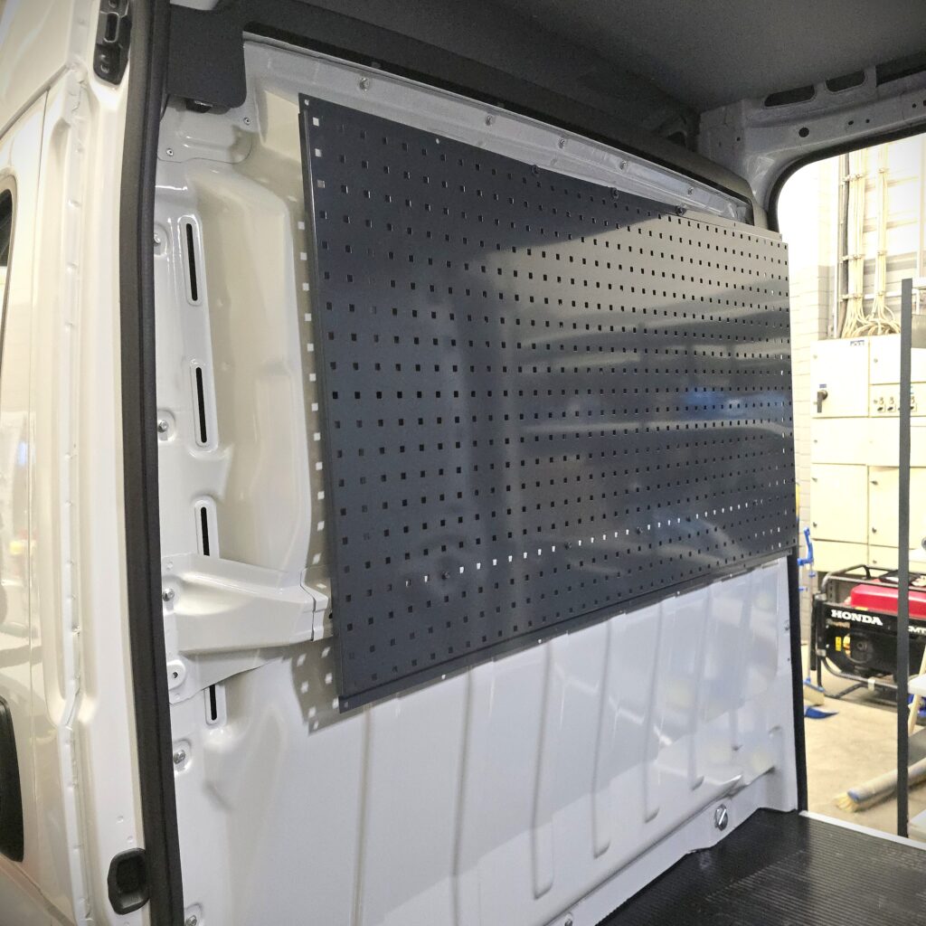 144 cm työkalutaulu Toyota Proace Max pakettiautossa