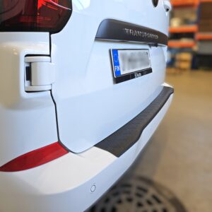 Volkswagen Transporter T7 takapuskurinsuoja musta anodisoitu alumiini