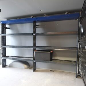 VW Crafteriin asennetut e-Flex-hyllyt